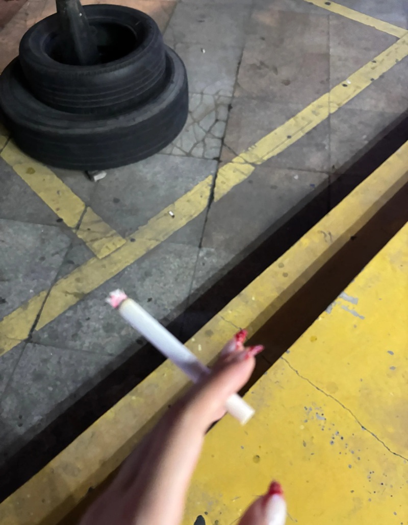 ảnh hút thuốc buồn 16