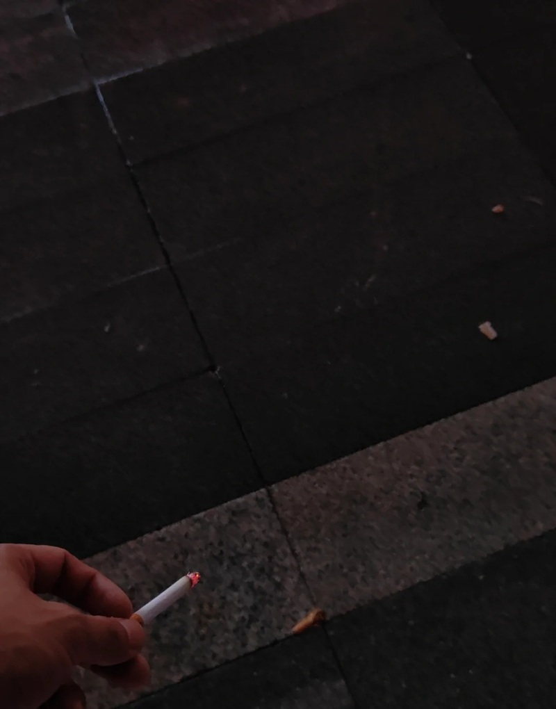 ảnh hút thuốc buồn 20