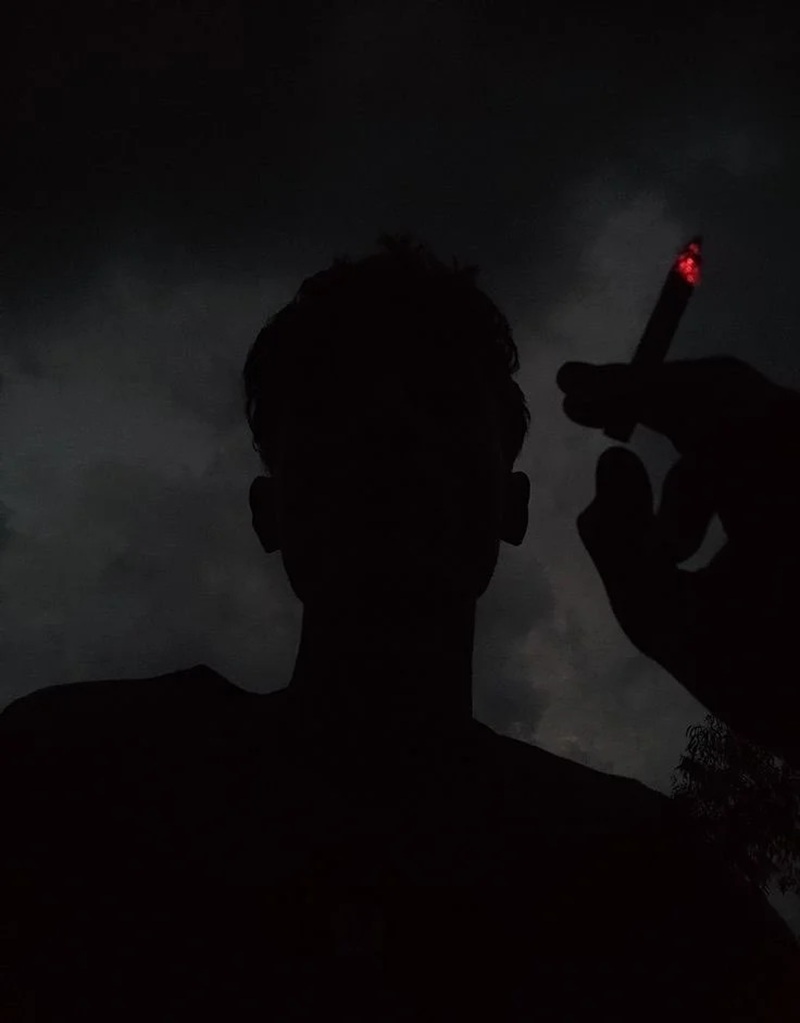 ảnh hút thuốc buồn 22