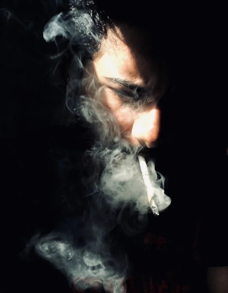 ảnh hút thuốc buồn 23