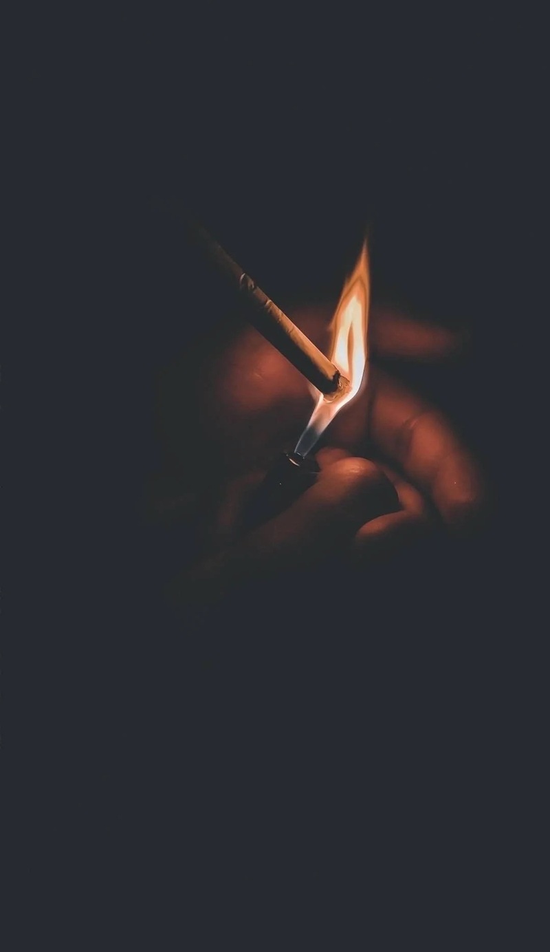 ảnh hút thuốc buồn 24