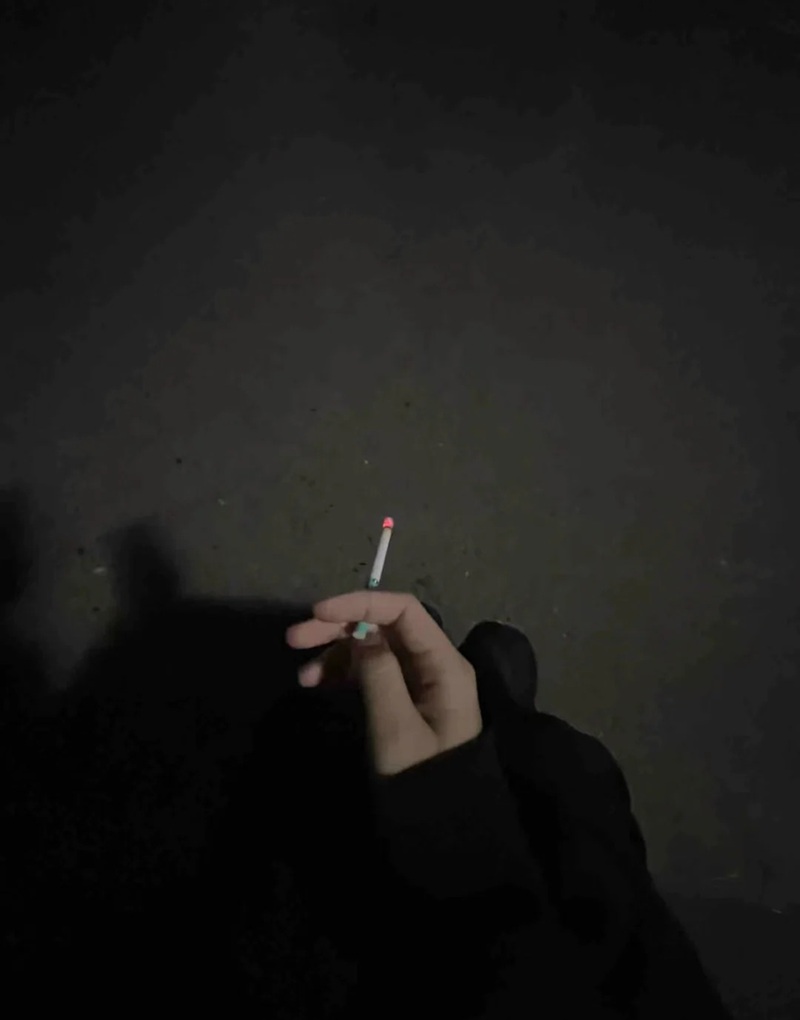 ảnh hút thuốc buồn 26