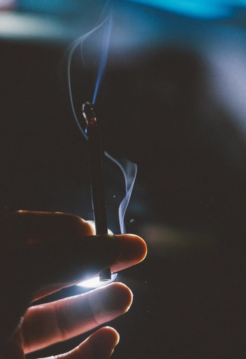 ảnh hút thuốc buồn 27