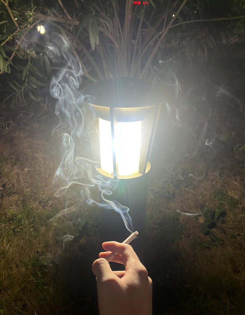 ảnh hút thuốc buồn 29