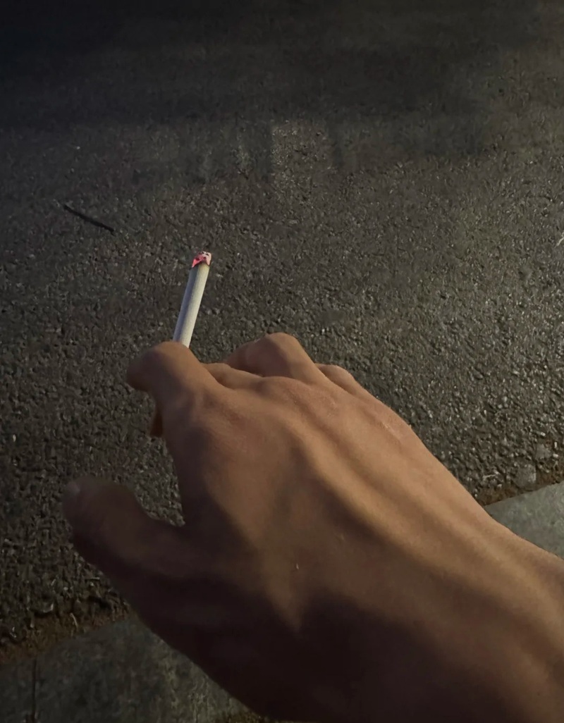 ảnh hút thuốc buồn 3