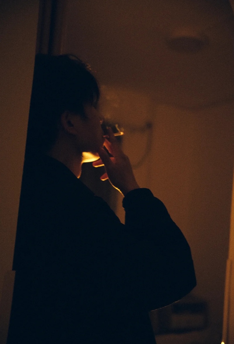 ảnh hút thuốc buồn 31