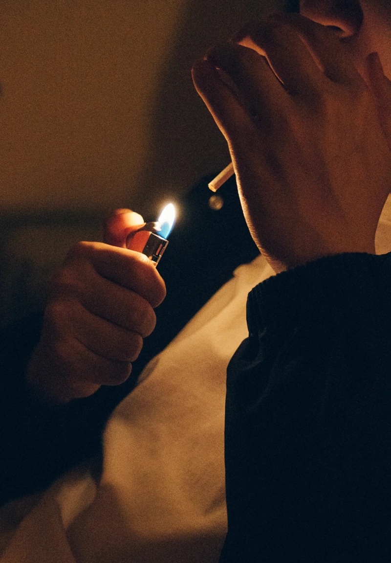 ảnh hút thuốc buồn 32