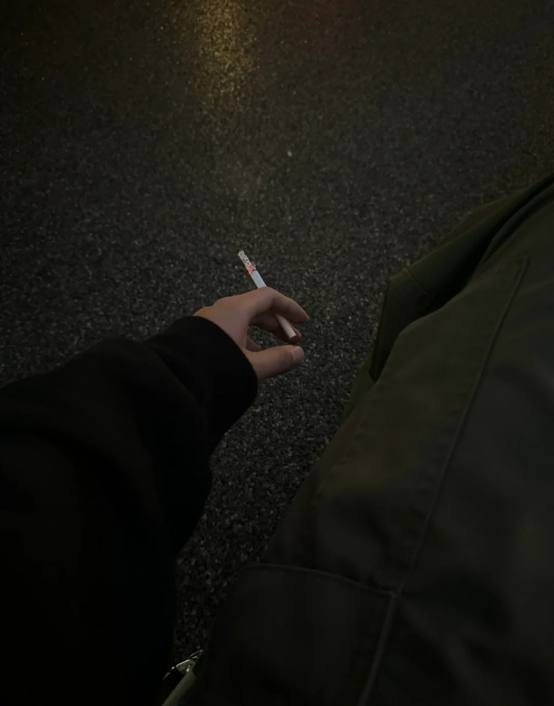 ảnh hút thuốc buồn 33