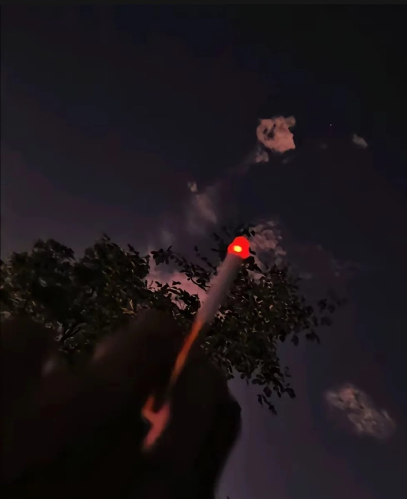 ảnh hút thuốc buồn 34