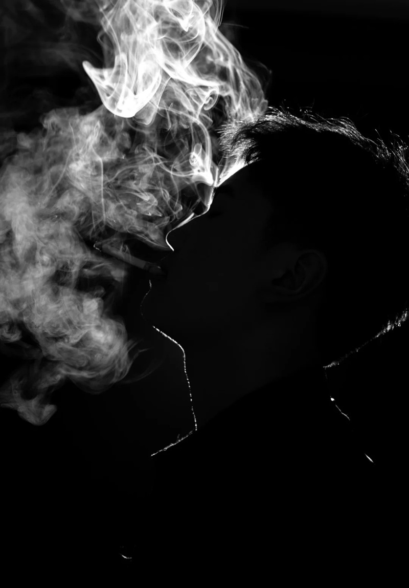 ảnh hút thuốc buồn 35