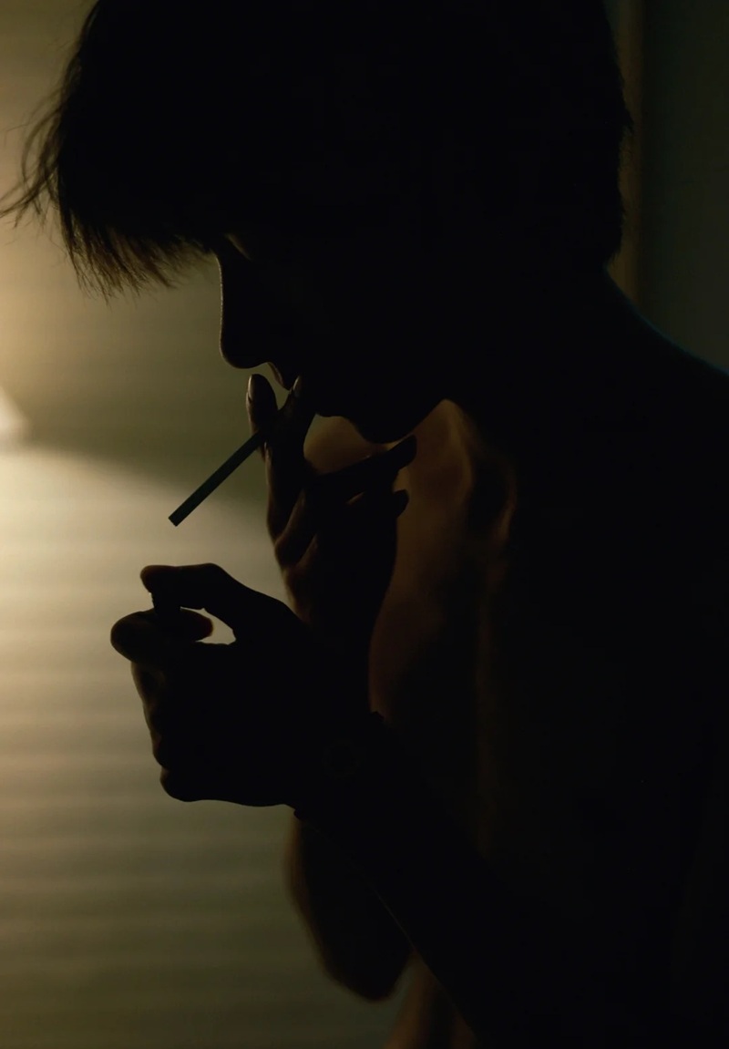 ảnh hút thuốc buồn 38