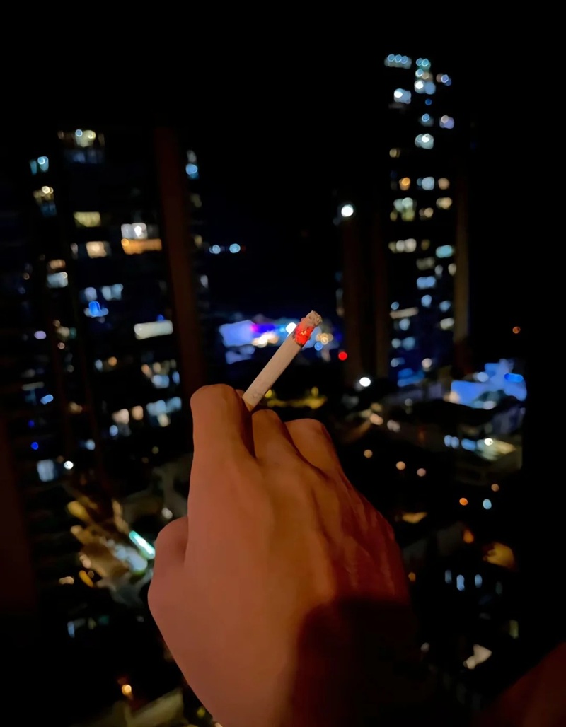 ảnh hút thuốc buồn 4