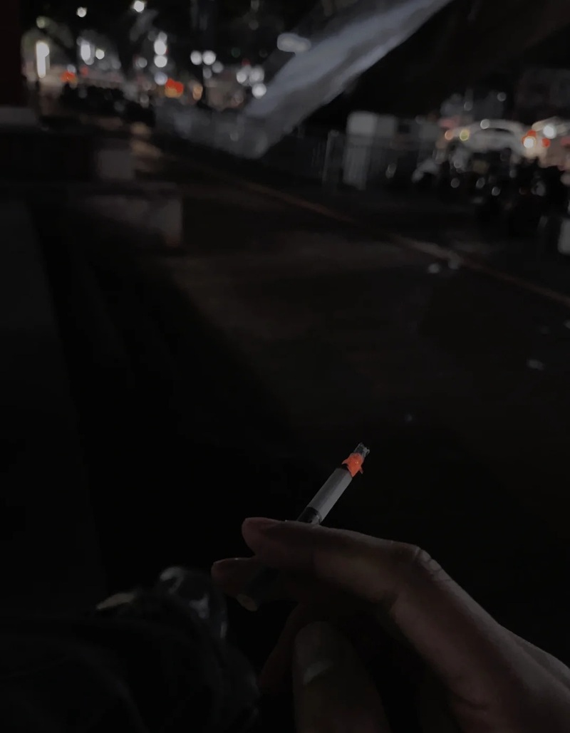 ảnh hút thuốc buồn 9