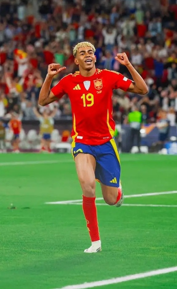 ảnh lamine yamal ngầu 36