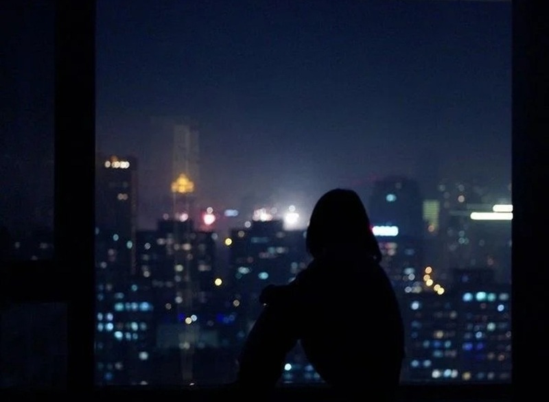 ảnh ngồi 1 mình buồn 10