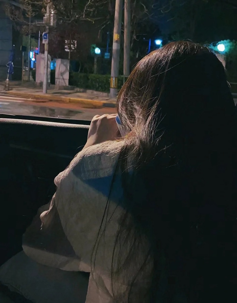 ảnh ngồi 1 mình buồn 19