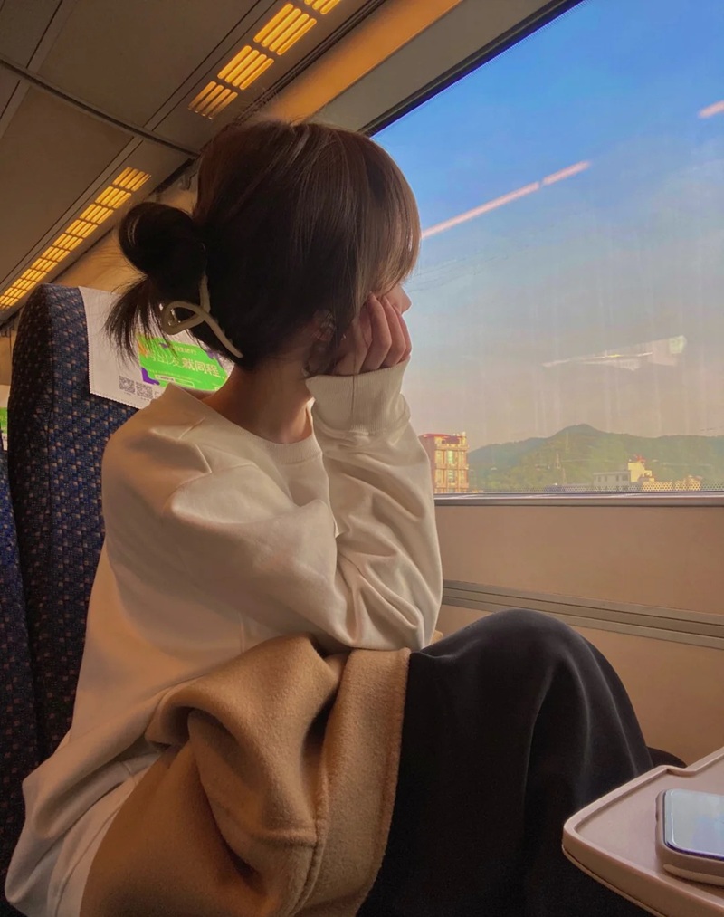 ảnh ngồi 1 mình buồn 25