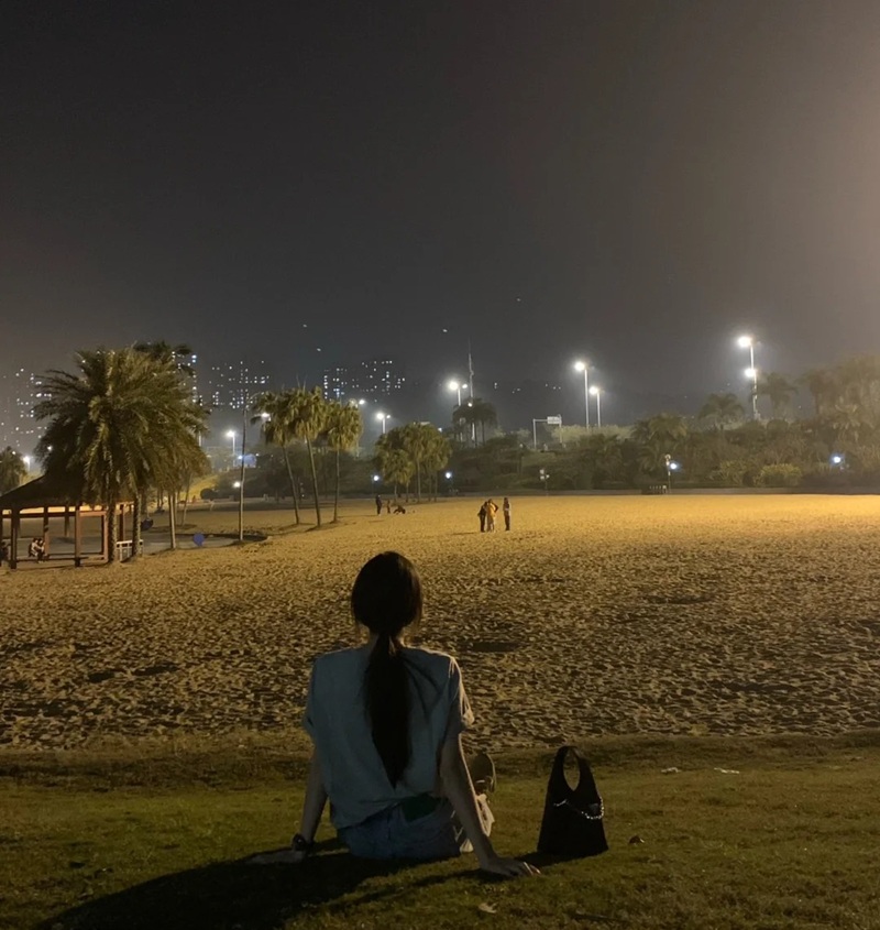 ảnh ngồi 1 mình buồn 30