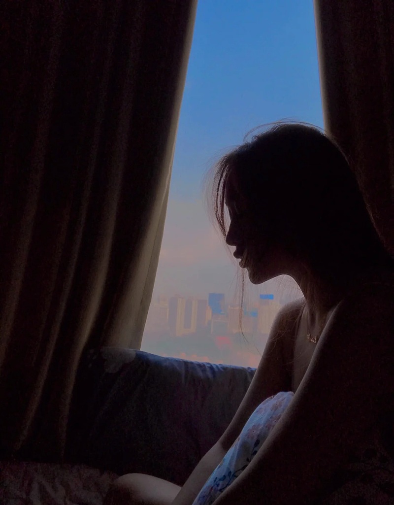 ảnh ngồi 1 mình buồn 7