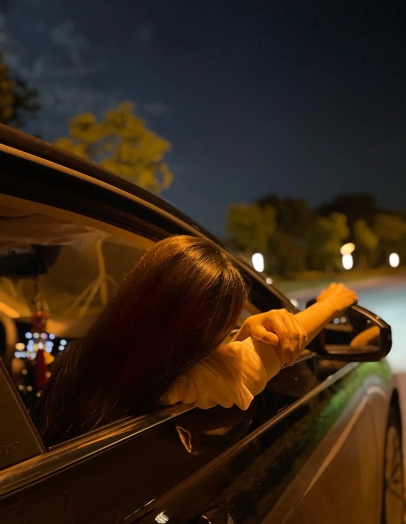 ảnh ngồi 1 mình buồn 8