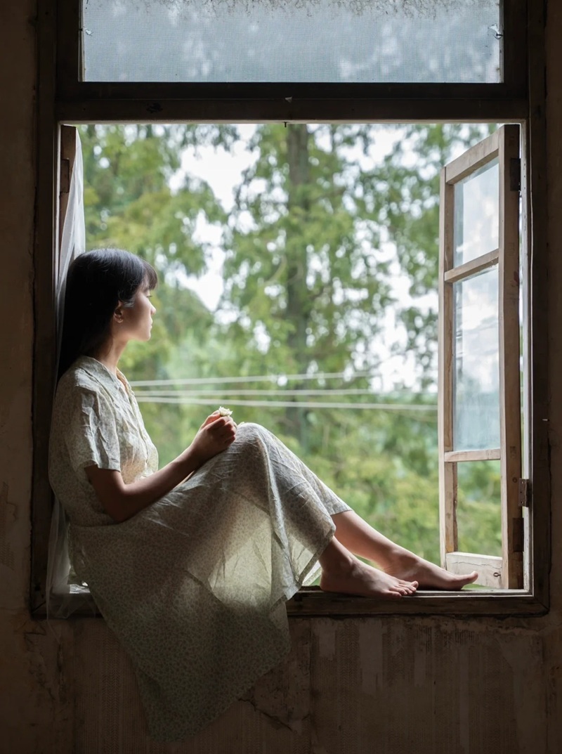 ảnh ngồi 1 mình buồn 9