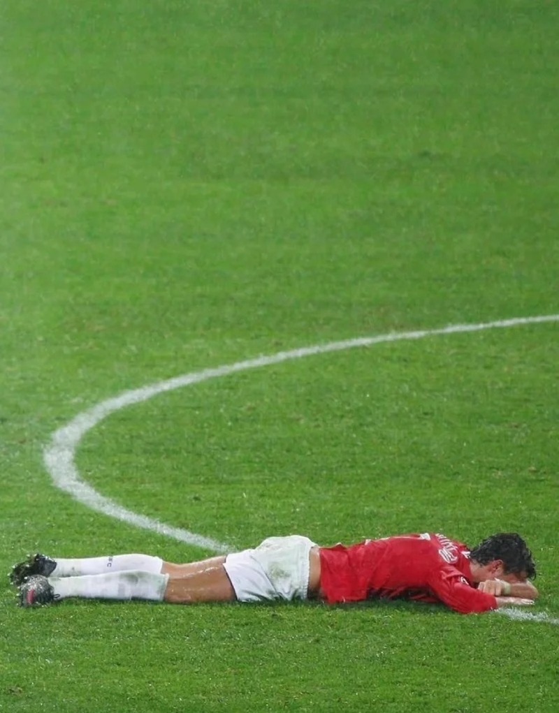 ảnh ronaldo khóc 1