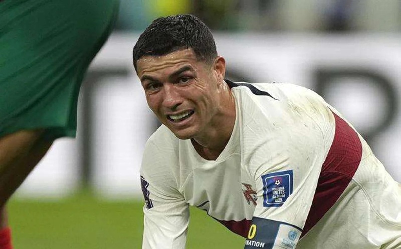 ảnh ronaldo khóc 10