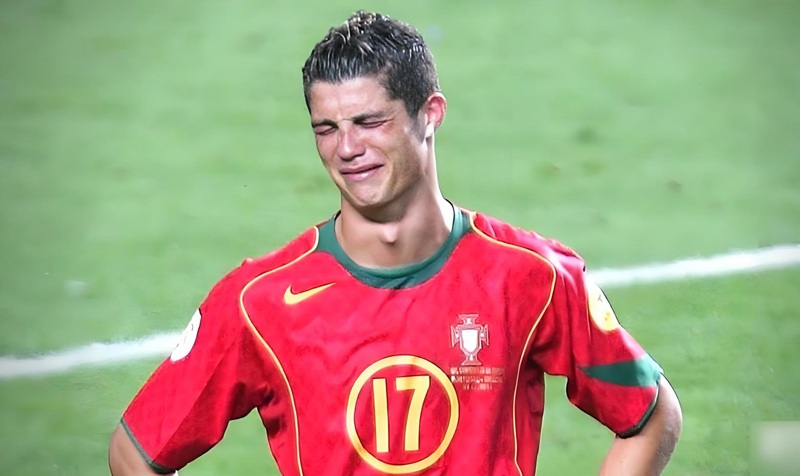 ảnh ronaldo khóc 14