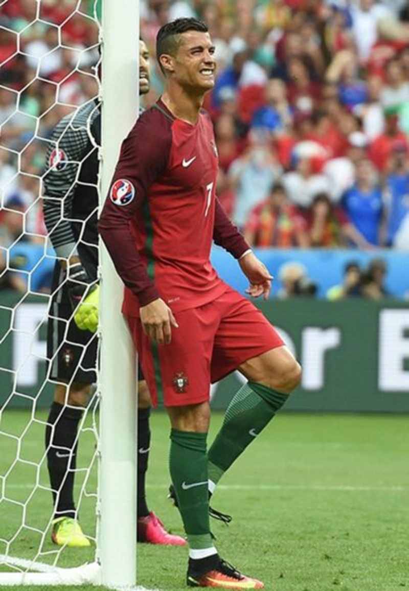 ảnh ronaldo khóc 15