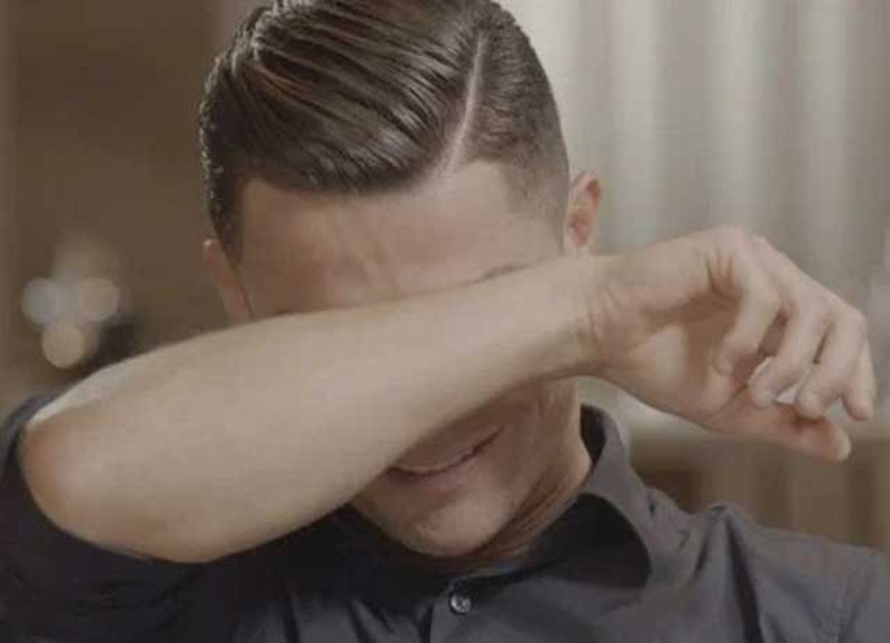 ảnh ronaldo khóc 22