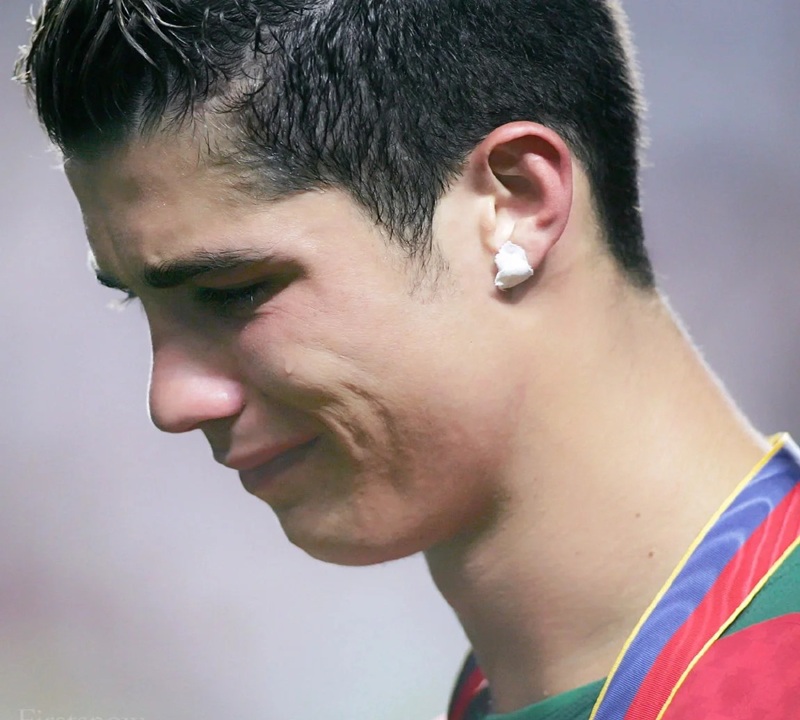 ảnh ronaldo khóc 27