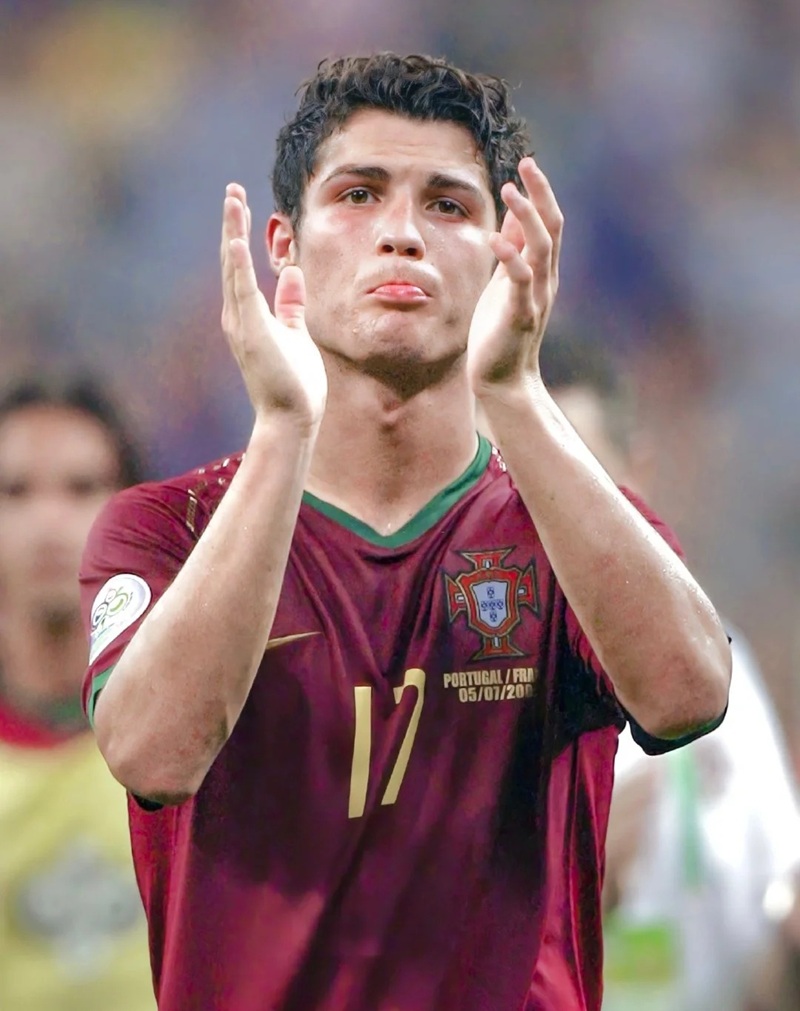 ảnh ronaldo khóc 30