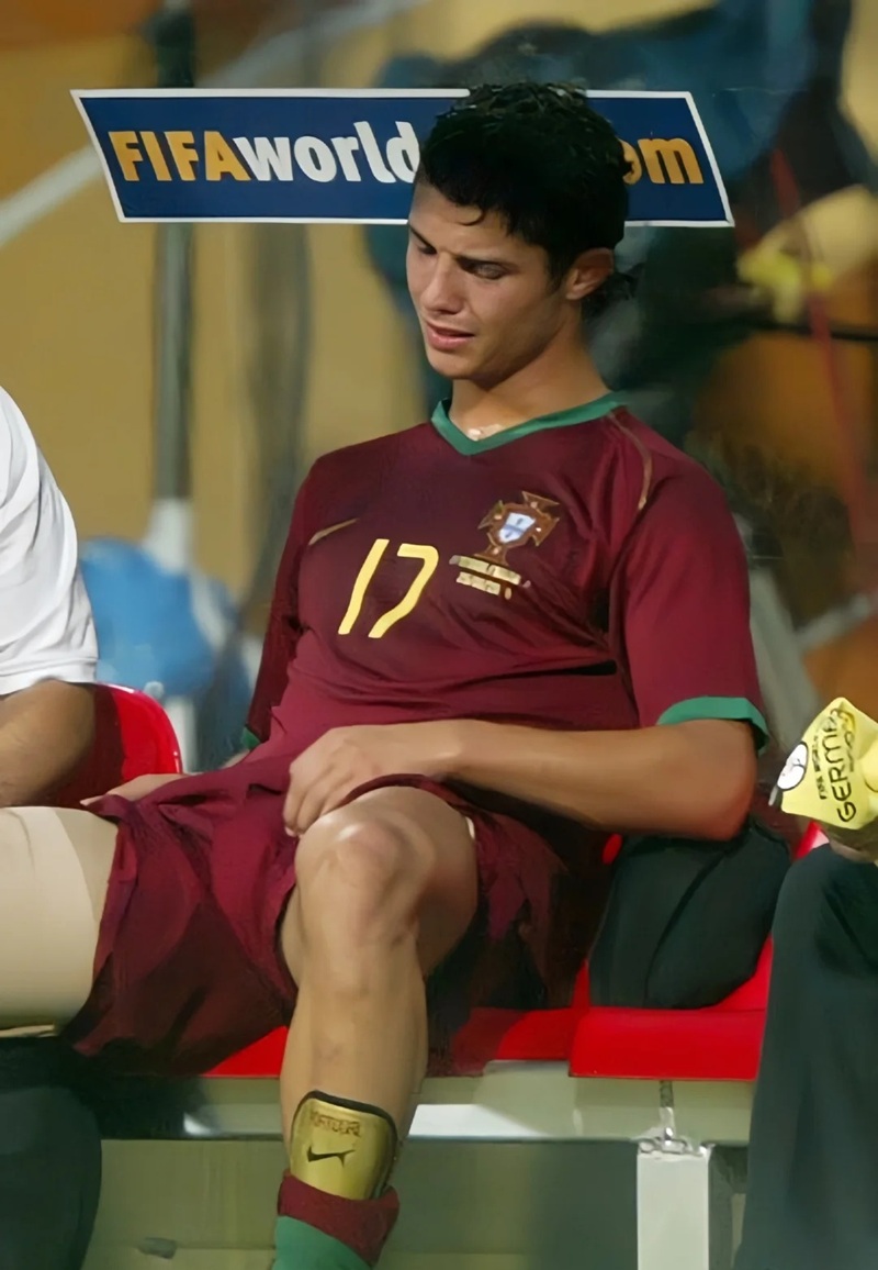 ảnh ronaldo khóc 32