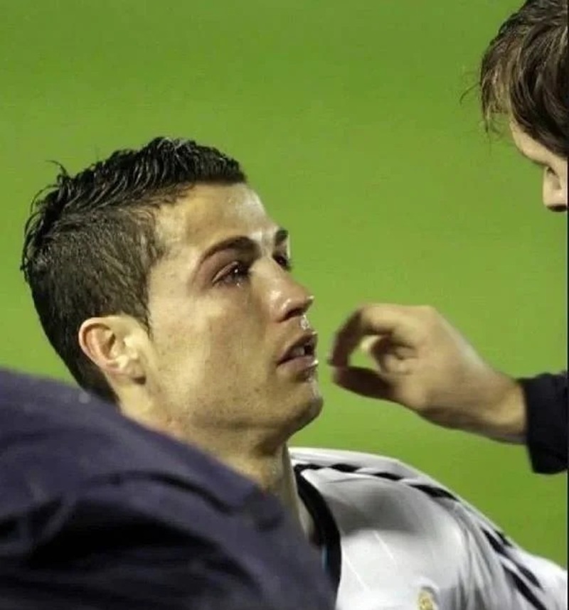 ảnh ronaldo khóc 37