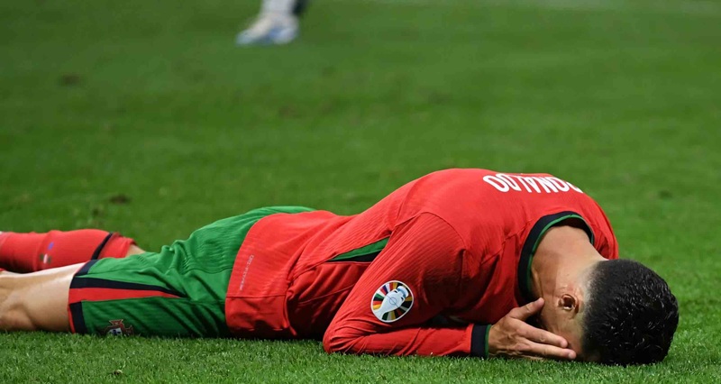 ảnh ronaldo khóc 7