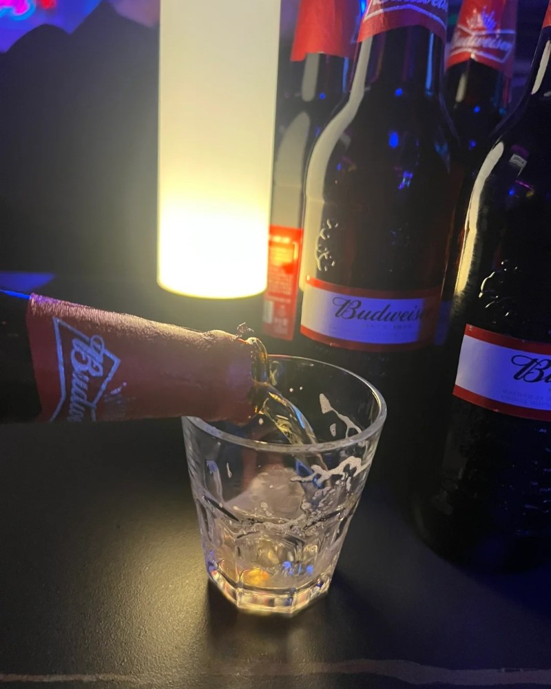 buồn ảnh bia rượu tự chụp 12