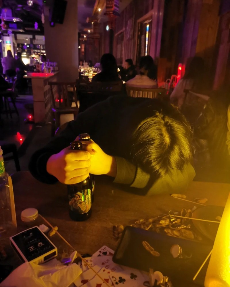 buồn ảnh bia rượu tự chụp 16