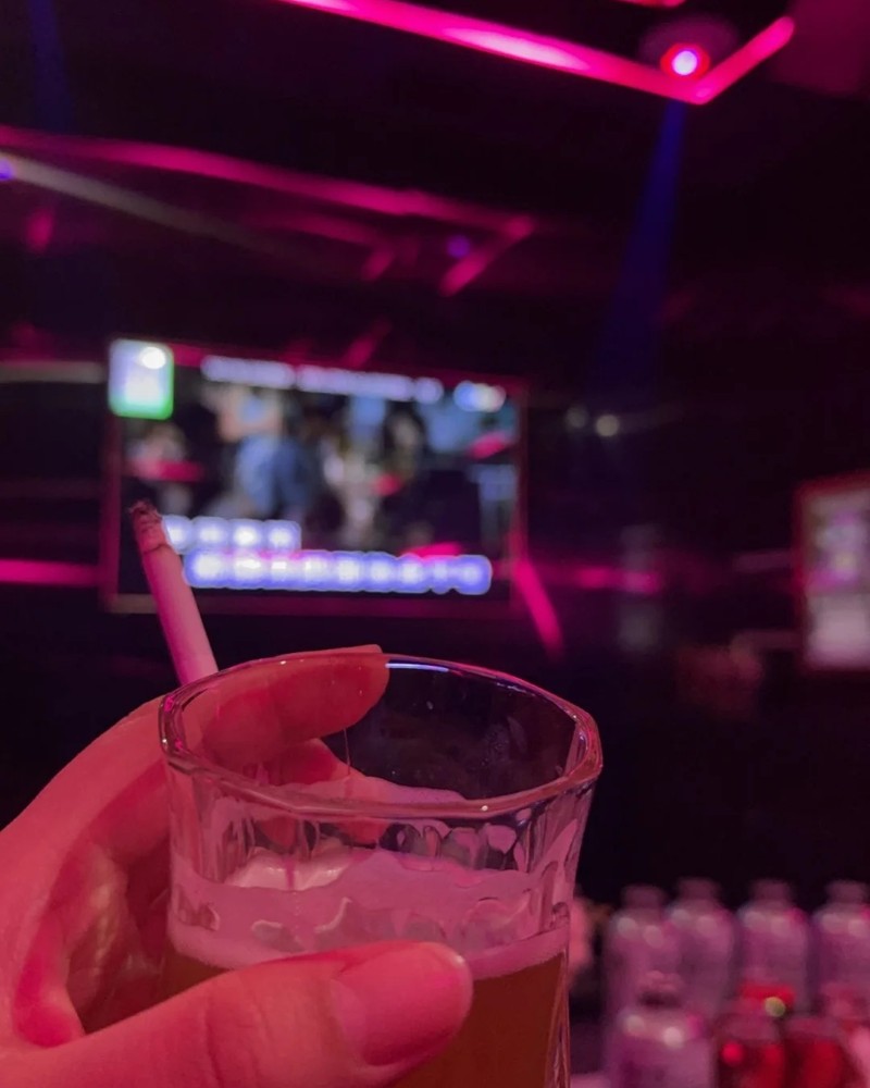 buồn ảnh bia rượu tự chụp 19