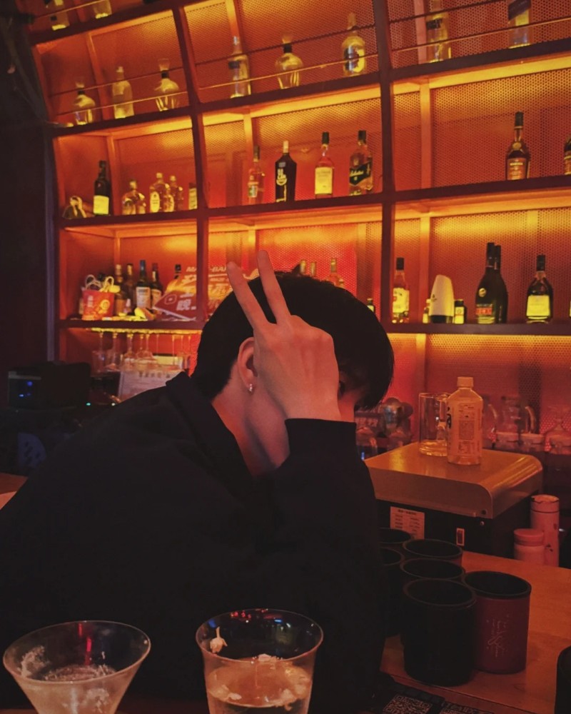 buồn ảnh bia rượu tự chụp 2