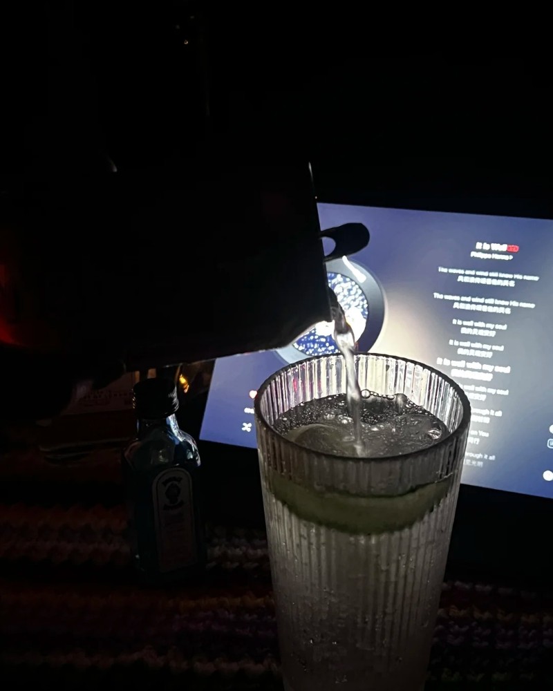 buồn ảnh bia rượu tự chụp 27