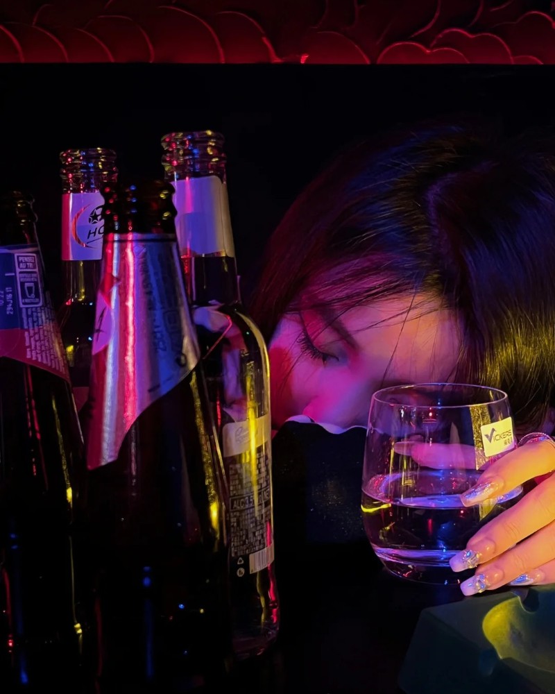 buồn ảnh bia rượu tự chụp 35