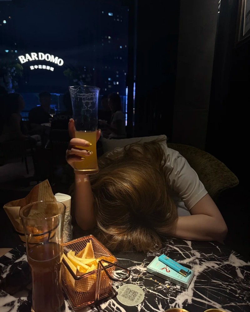 buồn ảnh bia rượu tự chụp 40