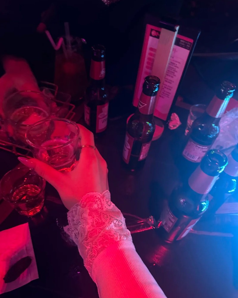 buồn ảnh bia rượu tự chụp 8