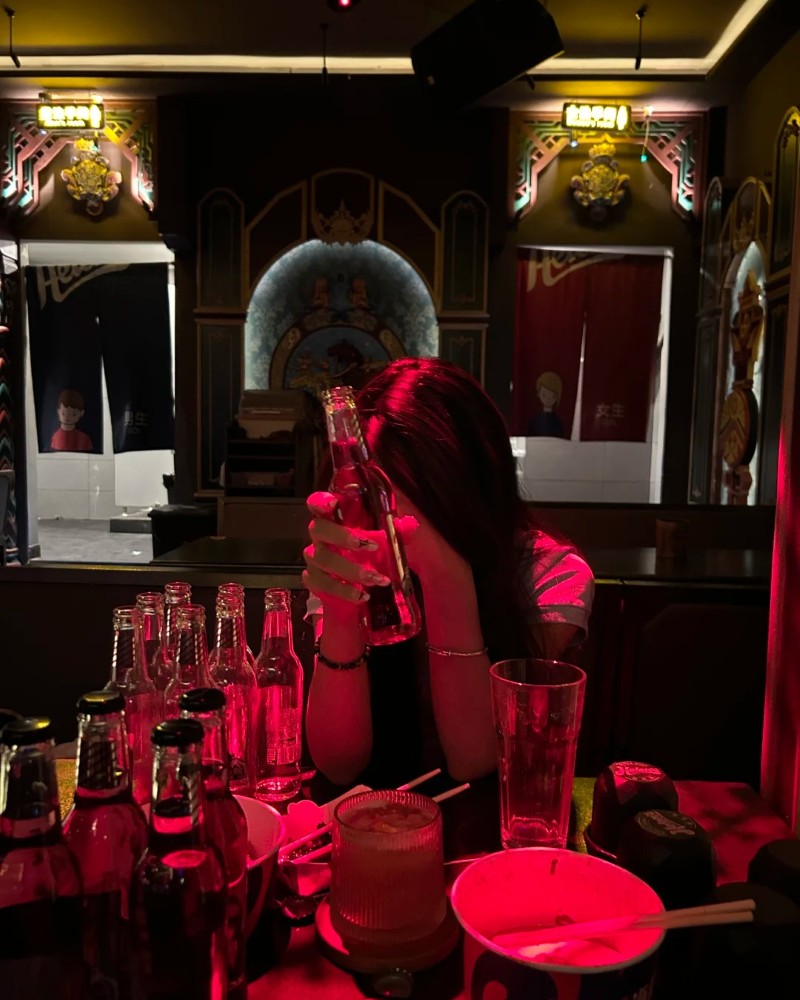 buồn ảnh bia rượu tự chụp 9