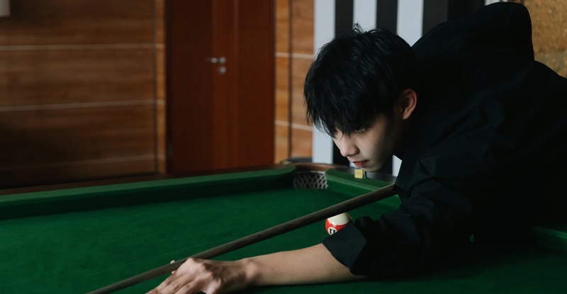 chụp ảnh bida ngầu nam