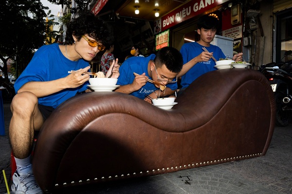 ghế tình yêu meme 6