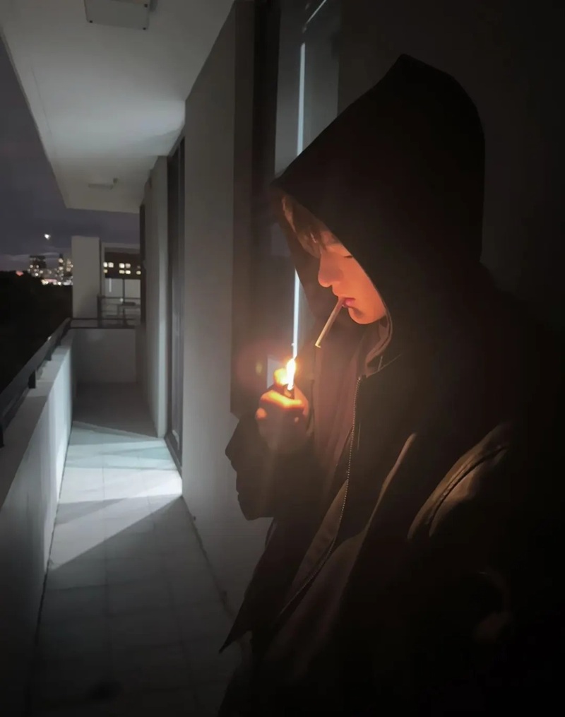 hình ảnh hút thuốc ngầu nam 8