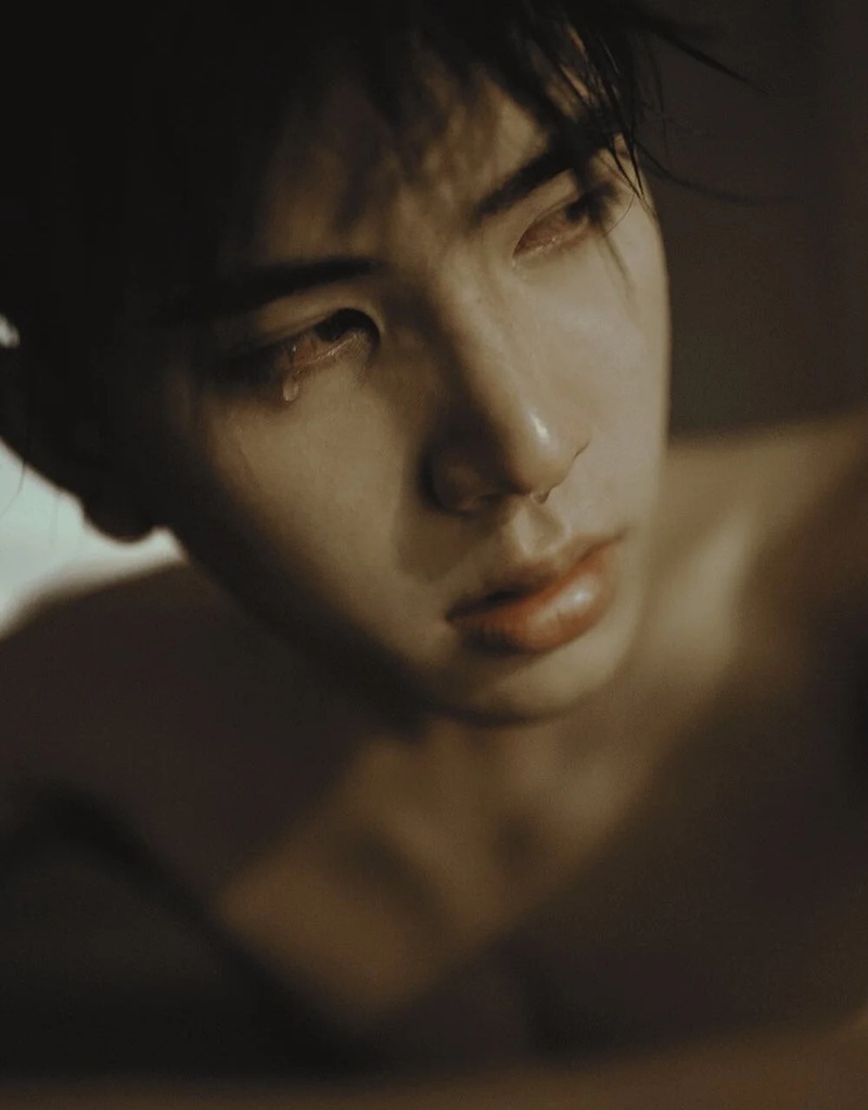 hình ảnh khóc thầm con trai