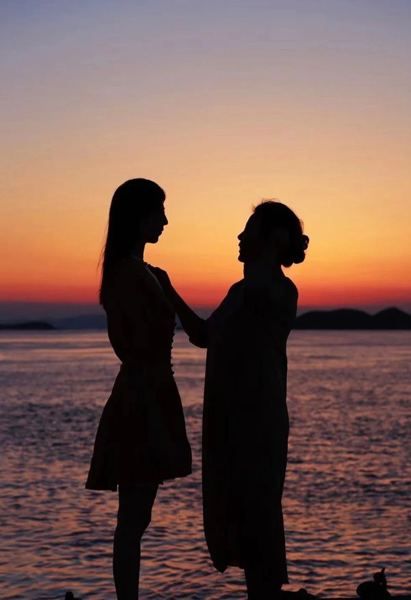 hình ảnh mẹ đơn thân buồn 16