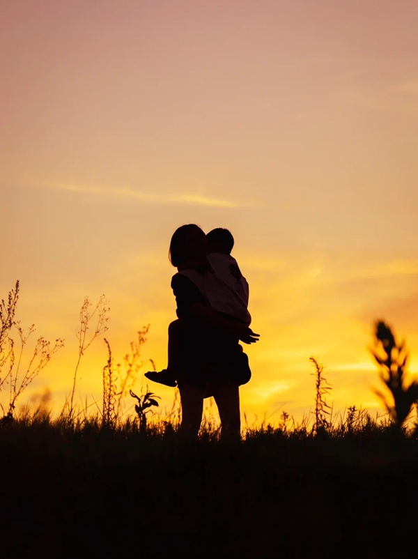 hình ảnh mẹ đơn thân buồn 17